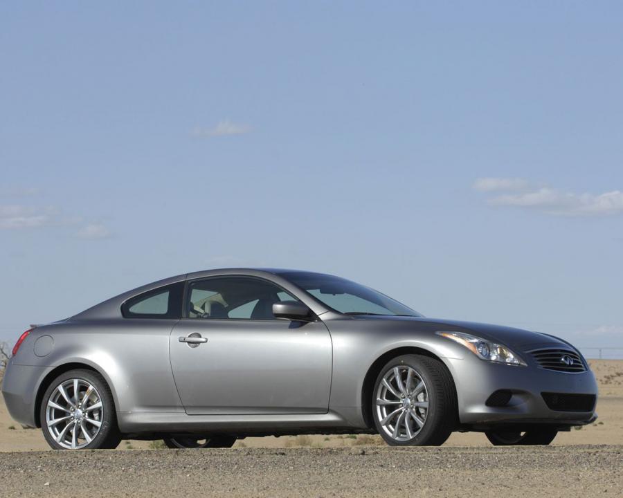  Infiniti G37 Coupe 2007 года  (фото 14 из 74)